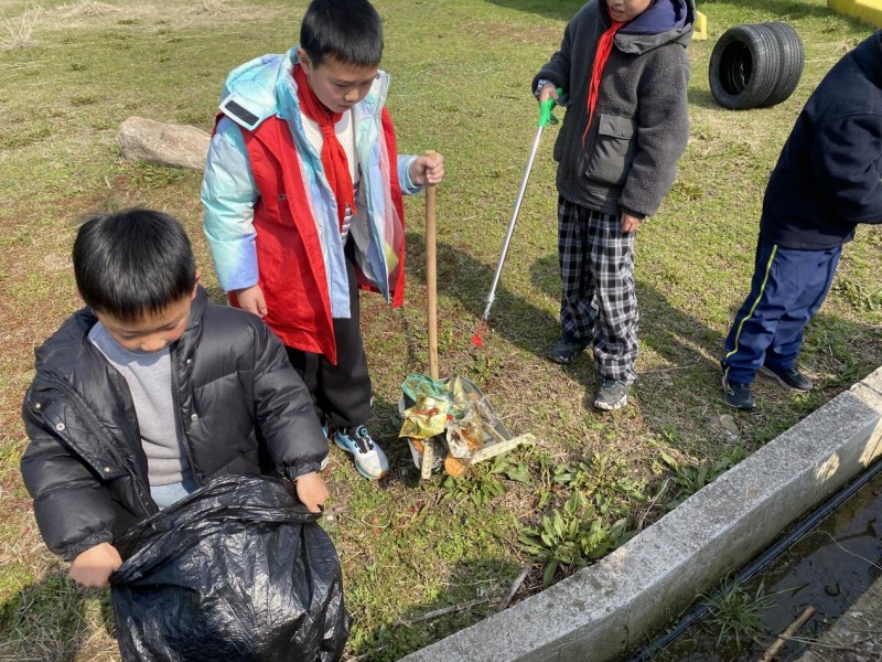 弘扬雷锋精神 践行时代新风